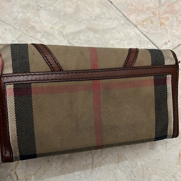 Burberry Wallet with original box and dust bag. - Picture 10 of 16